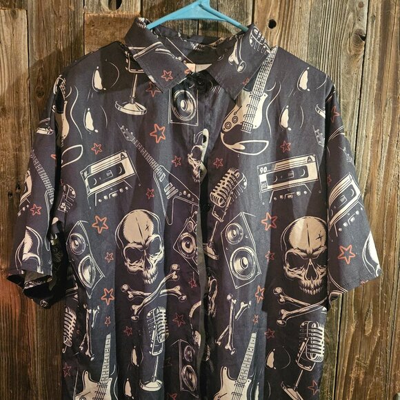 Rock ‘n Roll Graphic Button-Up Shirt – Skulls, Guitars & Retro Print (Size M) - Picture 1 of 3